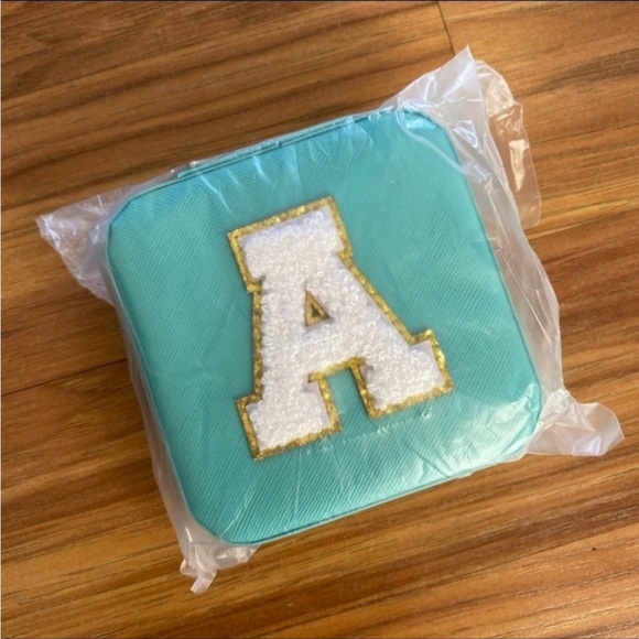 ❗️SOLD❗️Jewelry Travel Case & Necklace Bundle - Picture 11 of 12